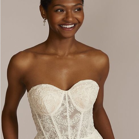 HOST PICK ✨ Floral Appliqué Corset Bodice Wedding Gown 🤍 - Picture 6 of 17